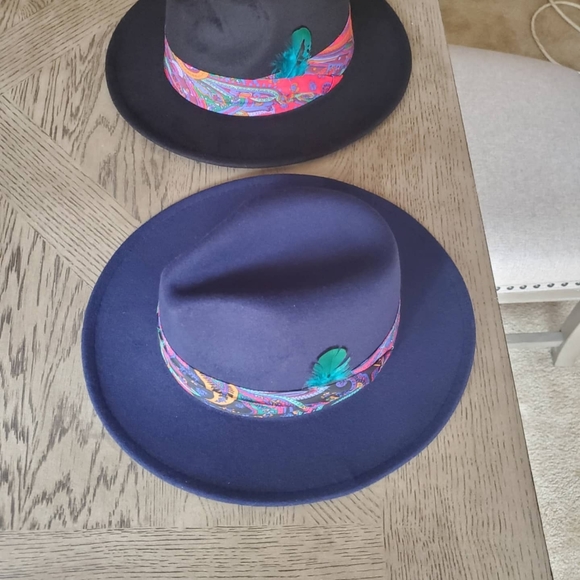 FEDORA'S - Picture 4 of 4